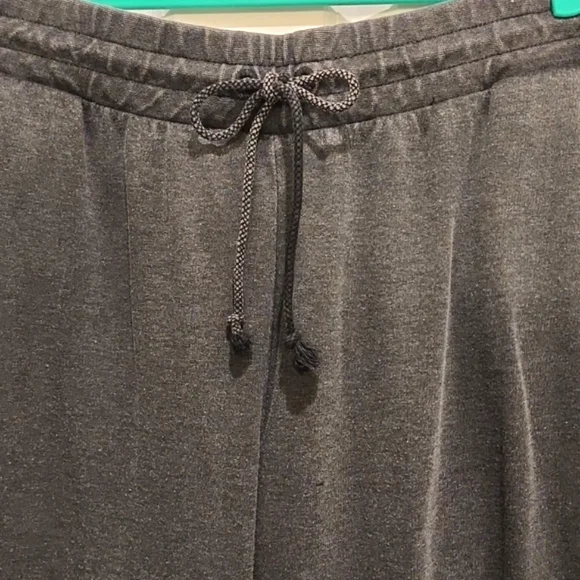 Wide legged sweatpants - Picture 3 of 5